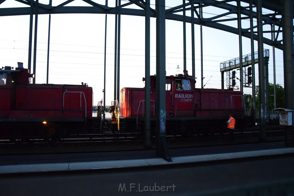 Zug 1 Koeln Deutz Hohenzollernbruecke Rich Rechtsrheinisch P76.JPG - Miklos Laubert
